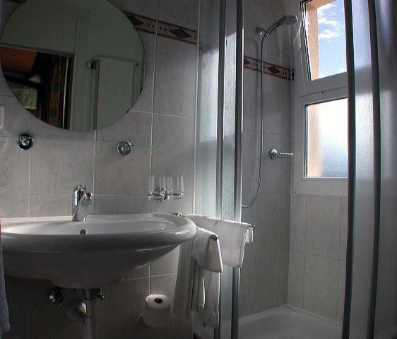 Hotel De Ville Broc Habitación foto